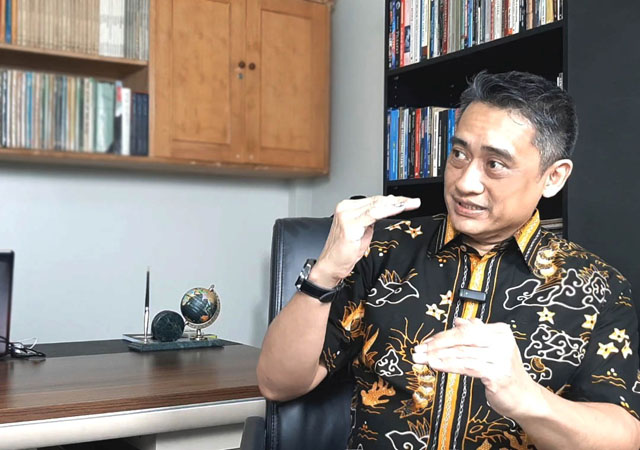 Indonesia di Pusaran Geopolitik Global: Antara Garis Khatulistiwa dan Garis Api Dunia
