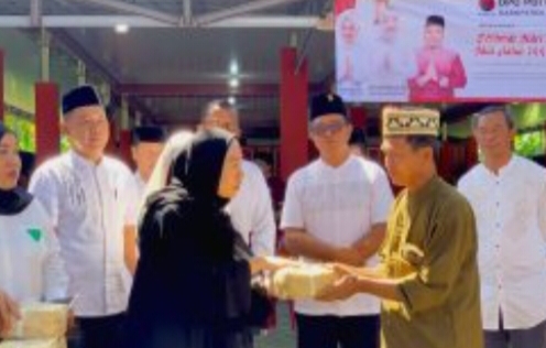 Lesty Putri Utami Ketua DPC PDI Perjuangan Lamsel “Tebar Kepedulian di Idul Adha 1447 H, Salurkan Ratusan Paket Daging Qurban”.