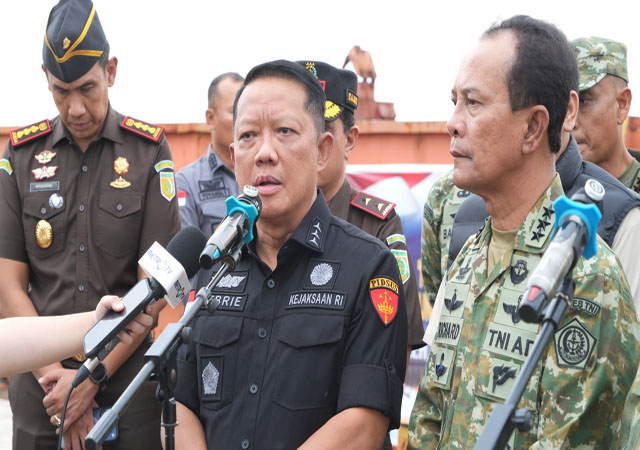 Satgas PKH Tinjau Kontainer Mineral Rare Earth Di Batam, Cegah Penyelundupan SDA Strategis