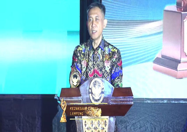 Kejati Lampung Pecahkan Rekor! Raih Predikat Kejati Tipe B Terbaik Se-Indonesia Kejati Lampung Pecahkan Rekor! Raih Predikat Kejati Tipe B Terbaik Se-Indonesia