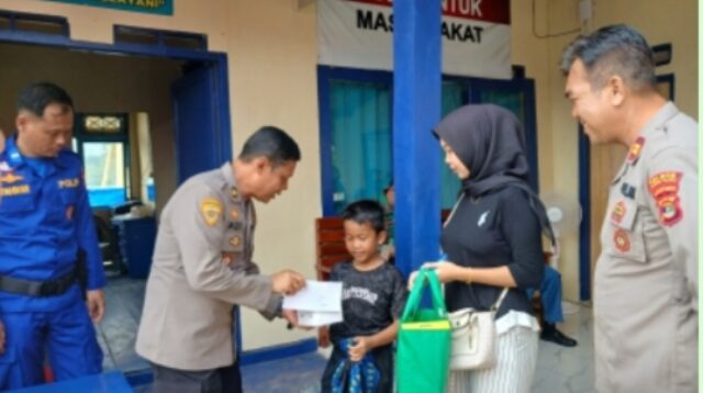 *Hari Bhayangkara ke-80, Sat Polair Polres Lampung Selatan Gelar Khitan Massal dan Donor Darah di Pesisir*