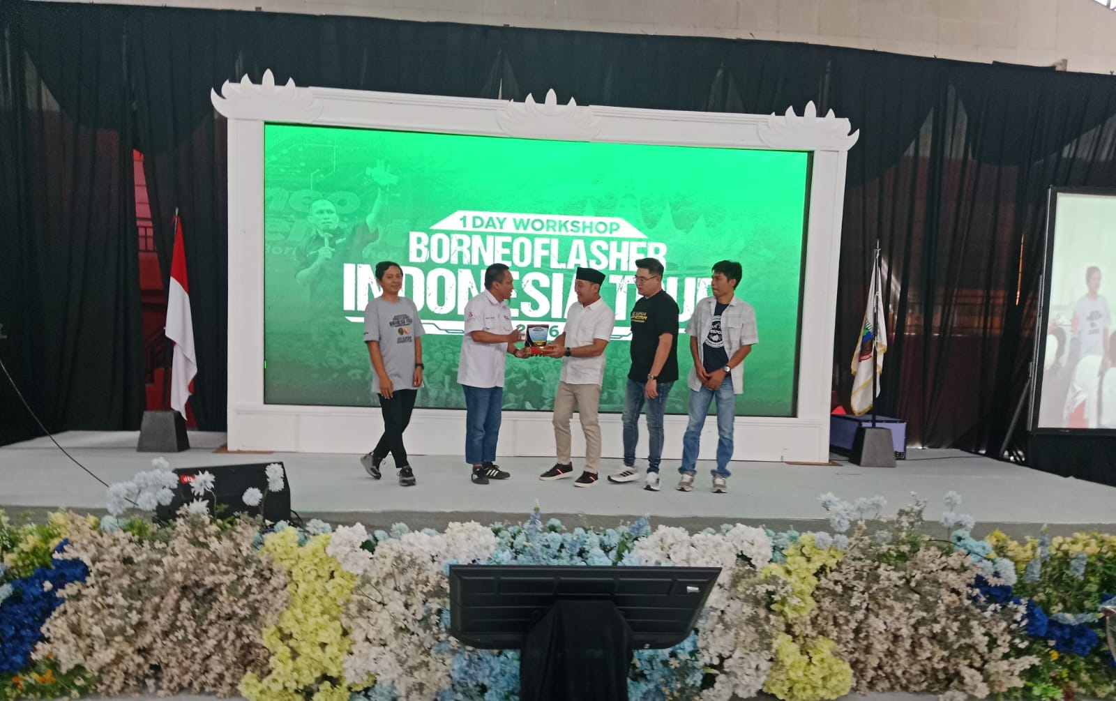 Wabup Syaiful Anwar Apresiasi One Day Work Shop Borneoflasher Indonesia Tour Di GWH Kalianda Wabup Syaiful Anwar Apresiasi One Day Work Shop Borneoflasher Indonesia Tour Di GWH Kalianda
