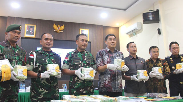 Gagalkan Penyelundupan di Perbatasan RI-Malaysia, Satgas Pamtas Amankan 21,4 Kg Sabu dari WNA