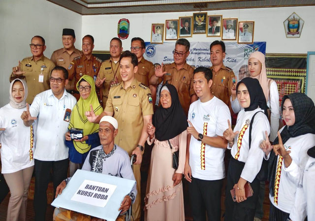 Bupati Egi Hadiri Penyaluran Bansos CSR PT.PLN Nusantara Power di Desa Merak Belantung Kec. Kalianda Bupati Egi Hadiri Penyaluran Bansos CSR PT.PLN Nusantara Power di Desa Merak Belantung Kec. Kalianda