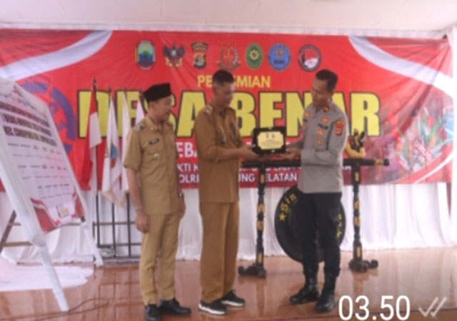 Desa Trimomukti Resmi Jadi Desa BENAR, Polres Lampung Selatan Perkuat Gerakan Perang Melawan Narkoba Desa Trimomukti Resmi Jadi Desa BENAR, Polres Lampung Selatan Perkuat Gerakan Perang Melawan Narkoba