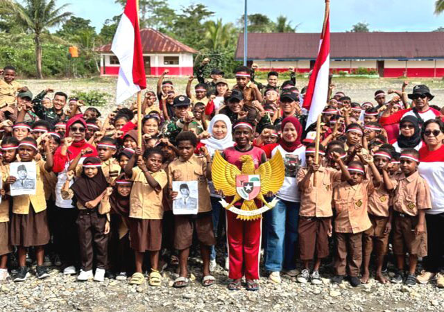 Satgas Teritorial Koops TNI Habema Hadirkan Kebahagiaan bagi Anak-Anak Papua Satgas Teritorial Koops TNI Habema Hadirkan Kebahagiaan bagi Anak-Anak Papua