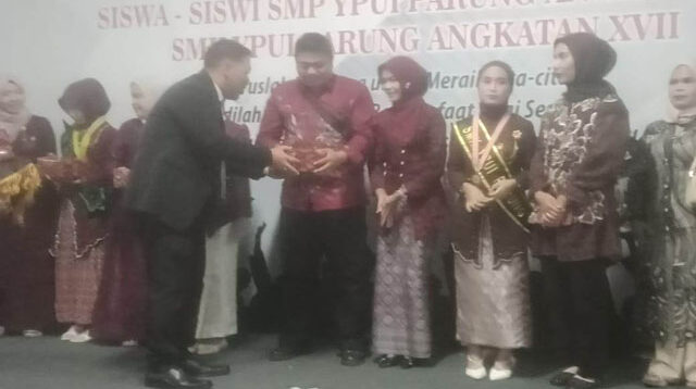 Wisuda dan Pelepasan Siswa SMK-SMP YPUI di Gedung Green Village Berjalan Sukses