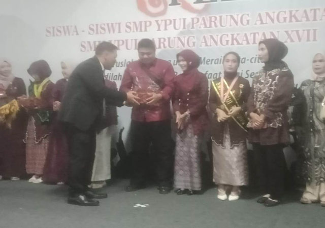 Wisuda dan Pelepasan Siswa SMK-SMP YPUI di Gedung Green Village Berjalan Sukses Wisuda dan Pelepasan Siswa SMK-SMP YPUI di Gedung Green Village Berjalan Sukses