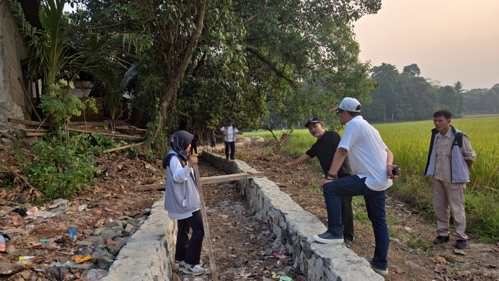 Terkait Dugaan Proyek Asal Jadi, Satker BBWSC3 Datangi Lokasi di Jagabaya untuk Evaluasi Terkait Dugaan Proyek Asal Jadi, Satker BBWSC3 Datangi Lokasi di Jagabaya untuk Evaluasi