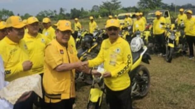 PK Golkar Lampung Tengah Terima Kendaraan Operasional, Hanan A. Rozak: Pertahankan Prestasi dan Besarkan Partai