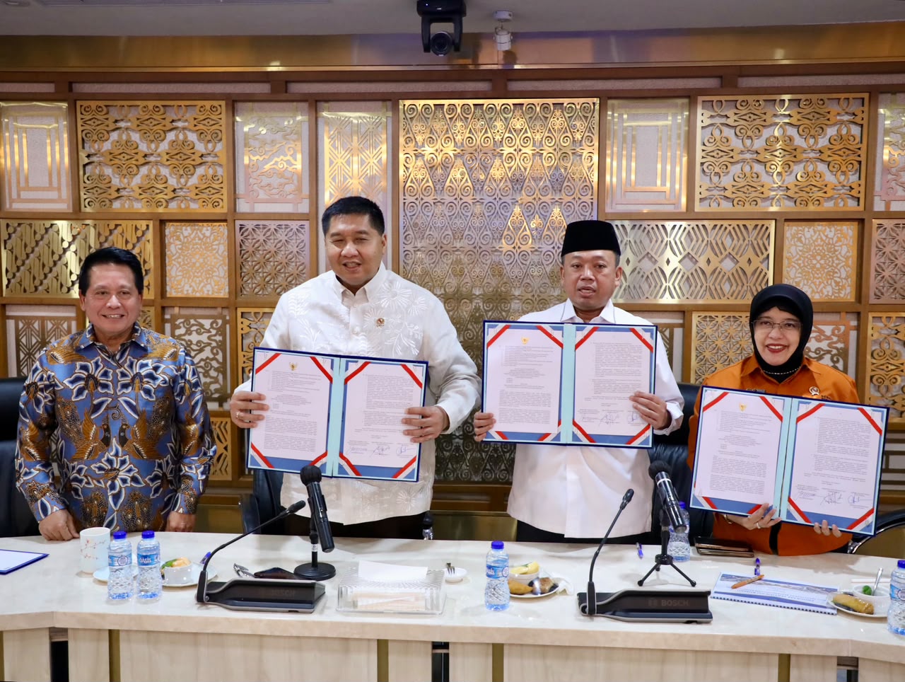Terbitkan Surat Edaran Percepatan Sertipikasi Tanah MBR, Menteri Nusron: Manfaat Program Pemerintah Dapat Dirasakan Secara Utuh Terbitkan Surat Edaran Percepatan Sertipikasi Tanah MBR, Menteri Nusron: Manfaat Program Pemerintah Dapat Dirasakan Secara Utuh