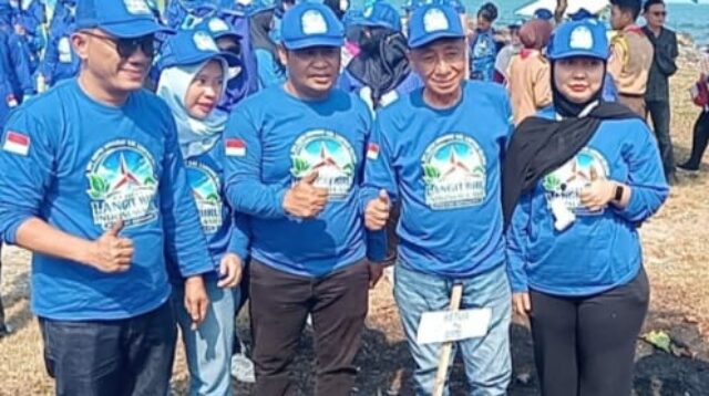 Partai Demokrat Lamsel Menyambut HUT Ke-25 Tahun 2026 Gelar Bakti Sosial Bersih Bersih Pantai