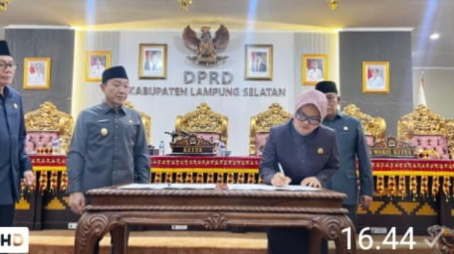 DPRD Lamsel Gelar Rapat Paripurna dengan Agenda Penandatanganan Nota Kesepakatan Bersama Terhadap KUA-PPAS TA 2027
