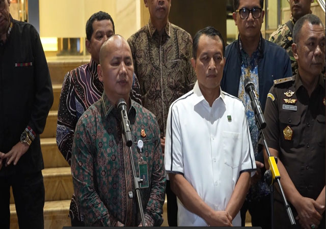 Kejaksaan Agung Tahan Eks Jampidsus FA dalam Kasus TPPU, Penyidikan Masuki Tahap Baru Kejaksaan Agung Tahan Eks Jampidsus FA dalam Kasus TPPU, Penyidikan Masuki Tahap Baru