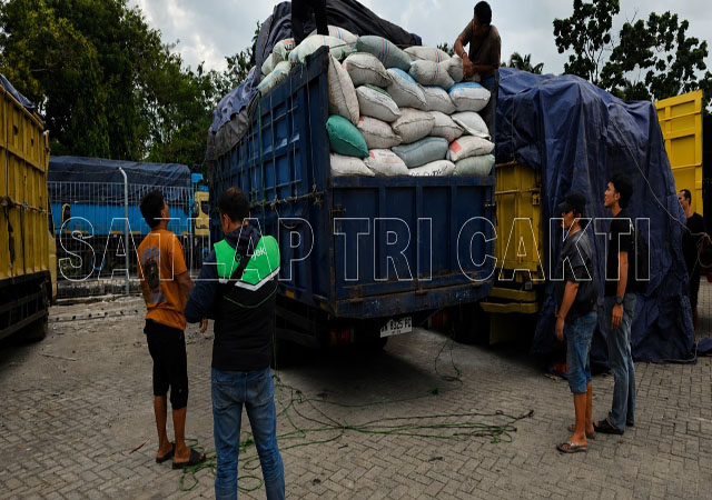 Satlap Tri Cakti dan KSOP Pangkal Balam Gagalkan Pengiriman Timah Ilegal Hampir 15 Ton ke Jakarta Satlap Tri Cakti dan KSOP Pangkal Balam Gagalkan Pengiriman Timah Ilegal Hampir 15 Ton ke Jakarta