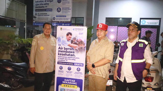 PERUMDAM TKR Perluas Bantuan Pascakebakaran TPA Jatiwaringin, Warga Terdampak Dapat SL Air Gratis
