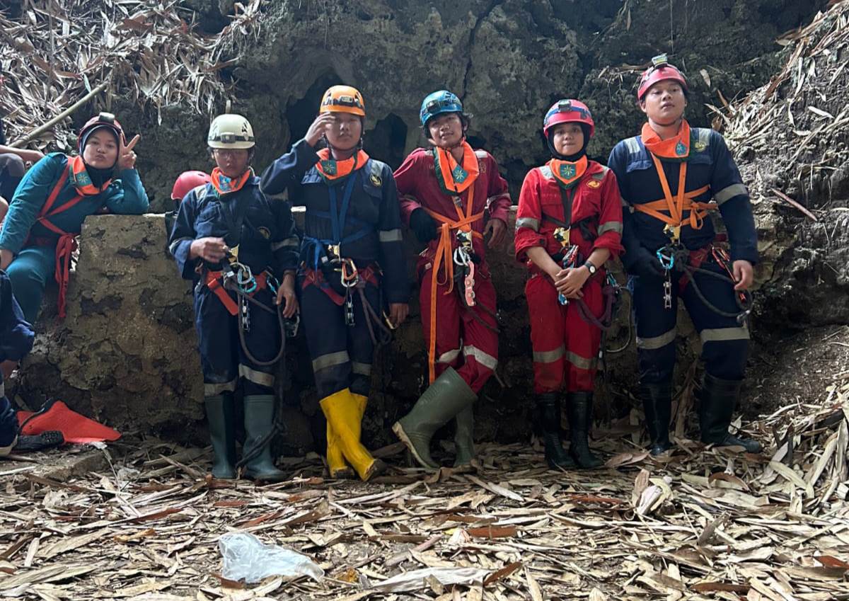 Pengembangan Skill Divisi Caving Mapala STACIA UMJ: Peserta Perdalam Pengenalan Ornamen Gua dan Konservasi Karst Pengembangan Skill Divisi Caving Mapala STACIA UMJ: Peserta Perdalam Pengenalan Ornamen Gua dan Konservasi Karst