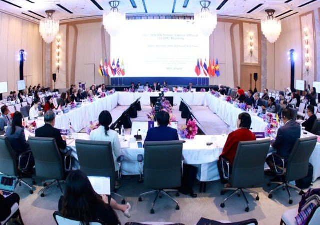 Pasar Kerja Inklusif ASEAN dengan Indikator yang Terukur Pasar Kerja Inklusif ASEAN dengan Indikator yang Terukur