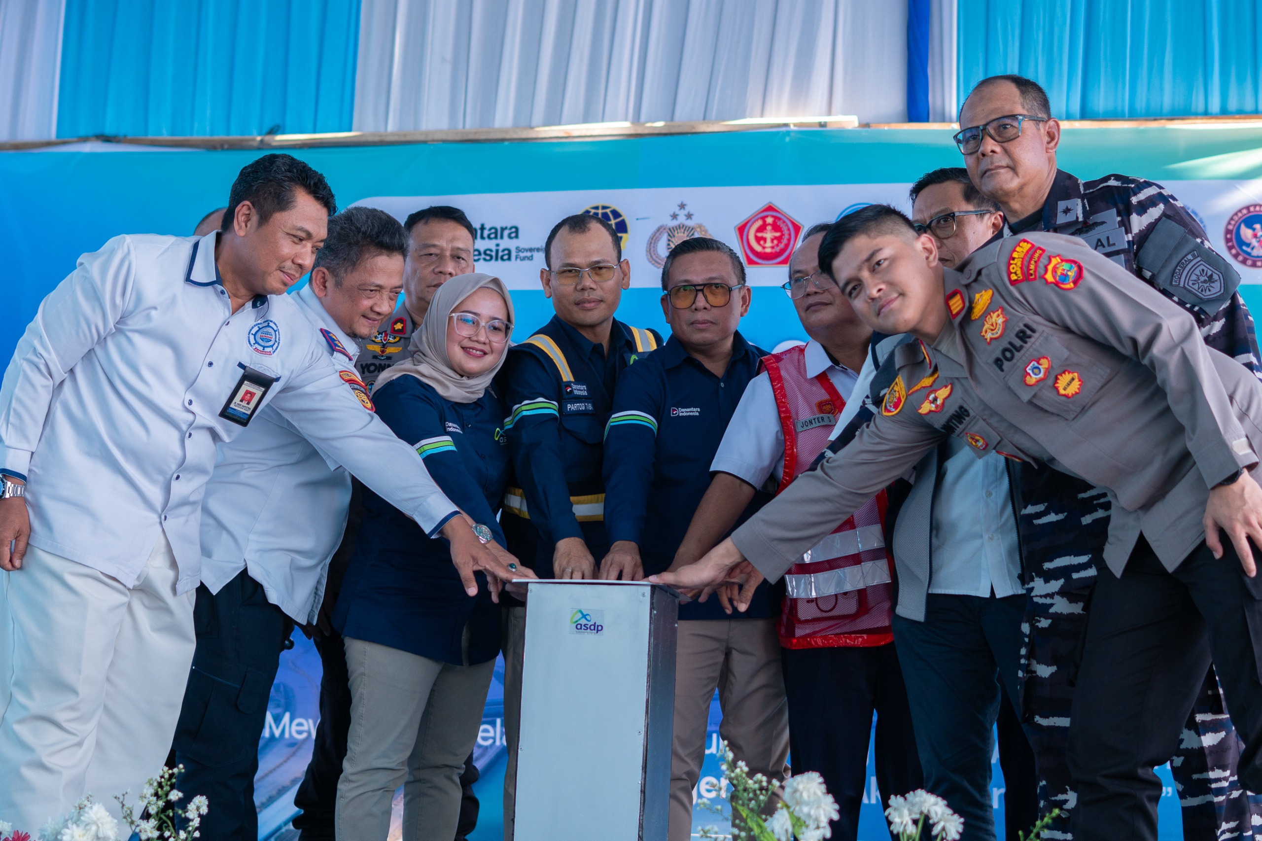 *Enam Pelabuhan ASDP Resmi Terapkan Standar Baru Keselamatan Nasional* *Enam Pelabuhan ASDP Resmi Terapkan Standar Baru Keselamatan Nasional*