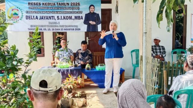 Bella Jayanti, Serap Aspirasi Warga di Way Urang Minta Jalan Menuju Pantai Ketang Di Aspal