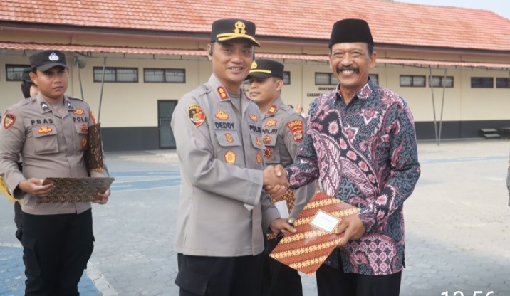 *Keamanan Butuh Peran Semua Elemen, Kapolres Lampung Selatan Apresiasi Kades Batuliman* *Keamanan Butuh Peran Semua Elemen, Kapolres Lampung Selatan Apresiasi Kades Batuliman*