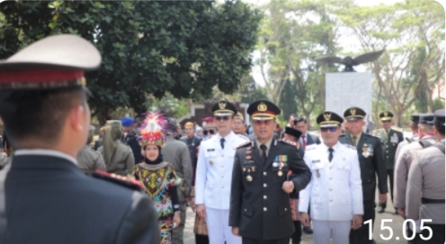 Ketua DPRD dan Bupati Lampung Selatan Hadiri Upacara di TMP Kusuma Bangsa Kalianda Ketua DPRD dan Bupati Lampung Selatan Hadiri Upacara di TMP Kusuma Bangsa Kalianda