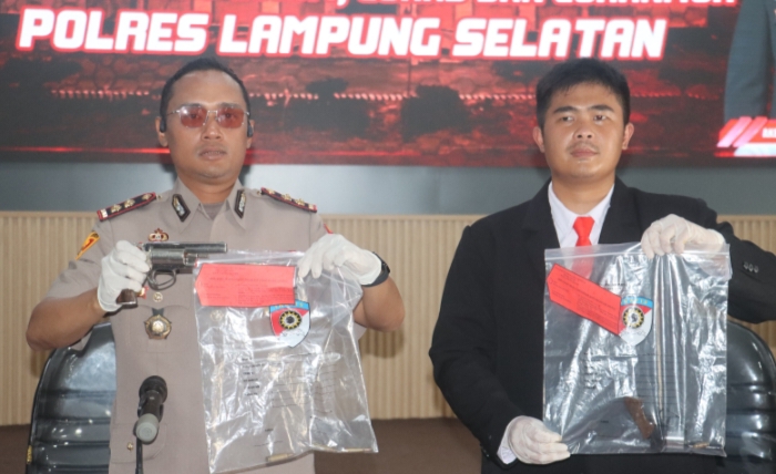 *Dua Senpi Rakitan dan Amunisi Diserahkan Warga kepada Polisi di Lampung Selatan*