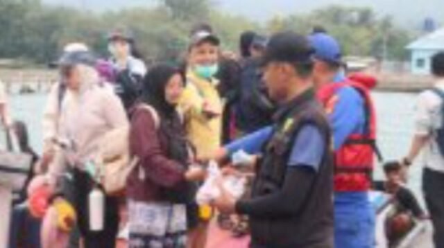 Patroli Kolaborasi Polres Lampung Selatan-BKSDA di Krakatau, Speedboat Wisatawan Berbalik Arah
