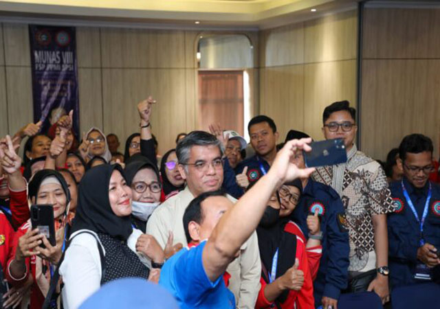 Menaker Yassierli Tegaskan Komitmen Perkuat Kesejahteraan Tenaga Kerja melalui Hubungan Industrial yang Berkelanjutan