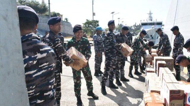 TNI AL Kerahkan KRI Bung Hatta-370 Bawa Bantuan Kemanusiaan untuk Korban Gempa NTT