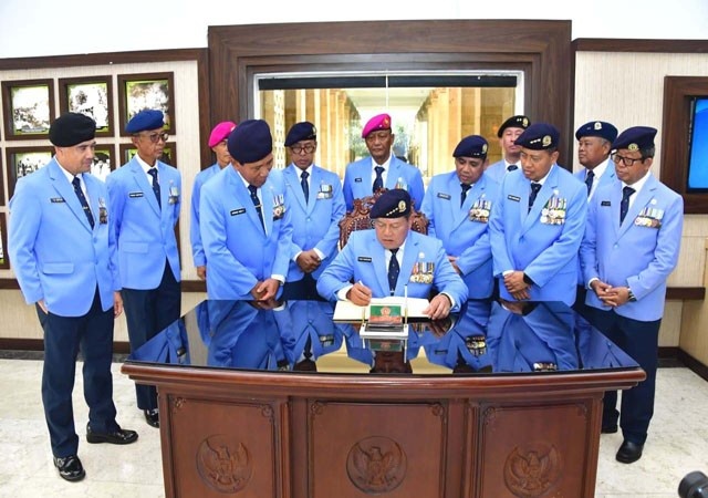 HUT ke-40 PPAL, Mantan KSAL dan Ribuan Purnawirawan TNI AL Ziarah ke TMPNU Kalibata