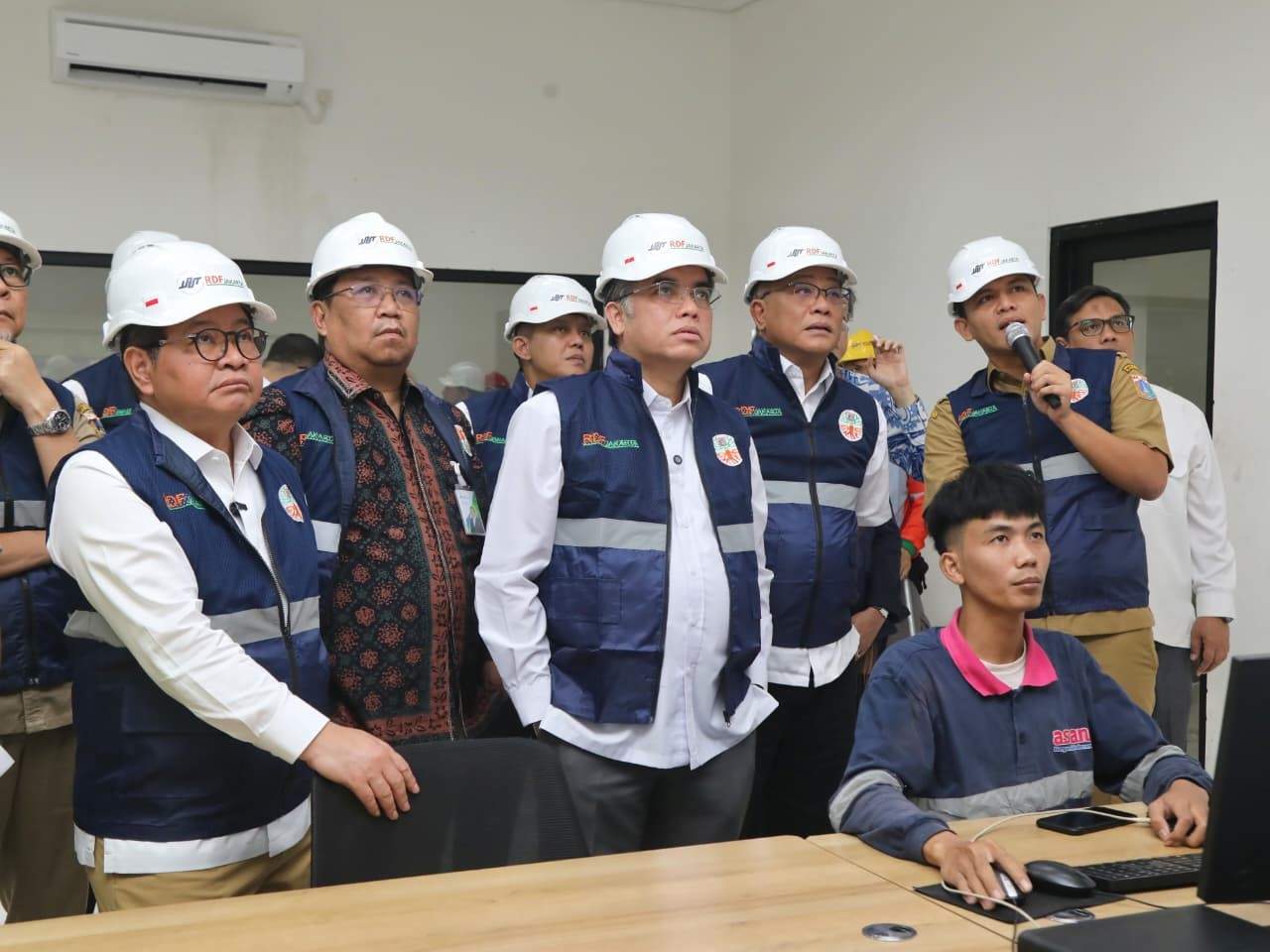 Iuran Jaminan Sosial Pekerja Persampahan hingga 50 Persen, Menaker Yassierli Beri Keringanan
