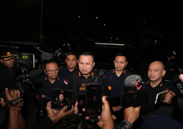 Operasi Dharma Dewata Perketat Pengawasan WNA di Bali, Enam Orang Diamankan di Canggu Operasi Dharma Dewata Perketat Pengawasan WNA di Bali, Enam Orang Diamankan di Canggu
