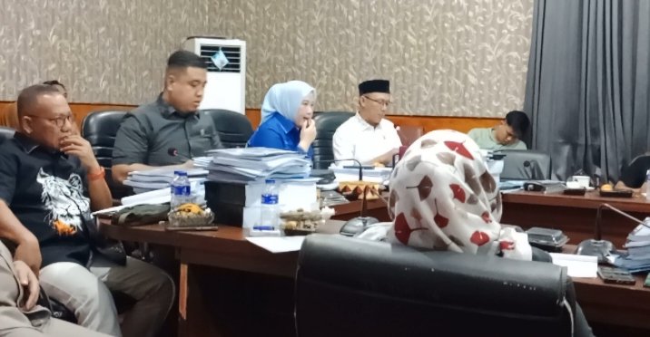 Rapat Banggar DPRD Lamsel Pertanyakan Pinjaman 100 Milyar dari PT. SMl Untuk Proyek Konstruksi Jalan : Pemenangnya Sudah Ada