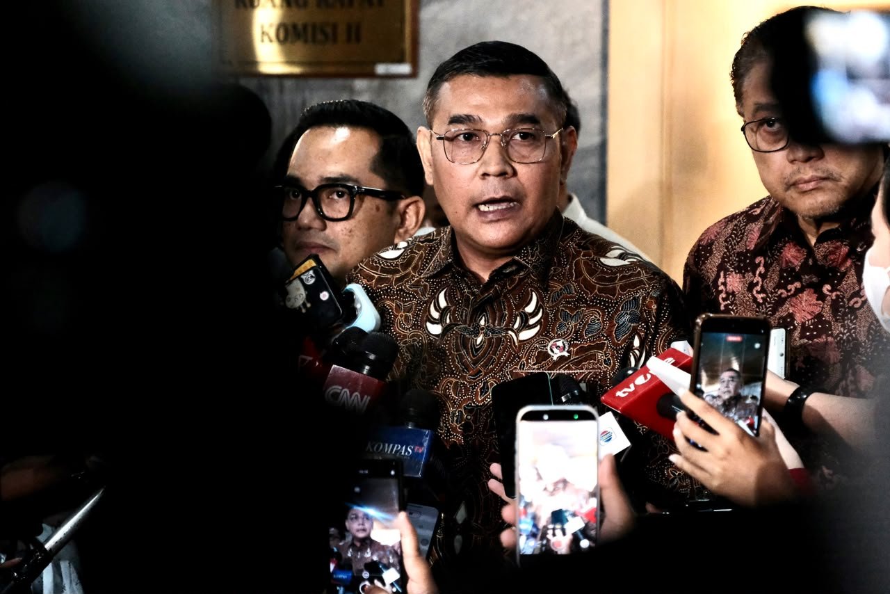 Wamen Ossy: Kementerian ATR/BPN Hormati Proses Hukum dan Pastikan Layanan Pertanahan Tetap Berjalan Wamen Ossy: Kementerian ATR/BPN Hormati Proses Hukum dan Pastikan Layanan Pertanahan Tetap Berjalan
