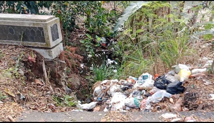 Masyarakat Menyoroti Kembali Proyek Rp1,5 Miliar Ruas Simpang Polsek Kalianda – Ketang : Bahu Jalan Rawan Amblas dan Penuh Sampah!. Masyarakat Menyoroti Kembali Proyek Rp1,5 Miliar Ruas Simpang Polsek Kalianda – Ketang : Bahu Jalan Rawan Amblas dan Penuh Sampah!.