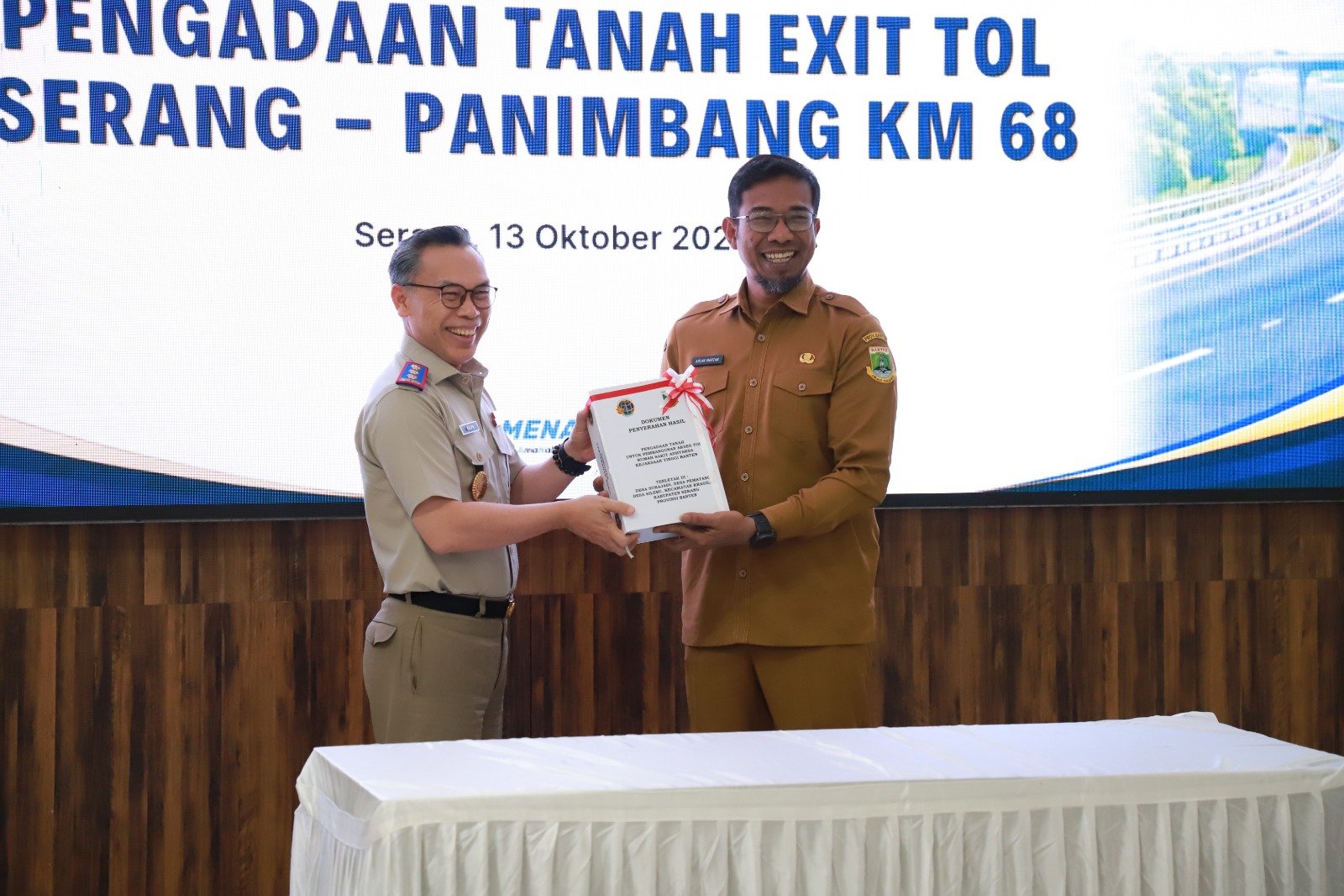 Penyerahan Hasil Pengadaan Tanah Exit Tol Serang–Panimbang KM 68 Resmi Diserahkan kepada Pemprov Banten Penyerahan Hasil Pengadaan Tanah Exit Tol Serang–Panimbang KM 68 Resmi Diserahkan kepada Pemprov Banten